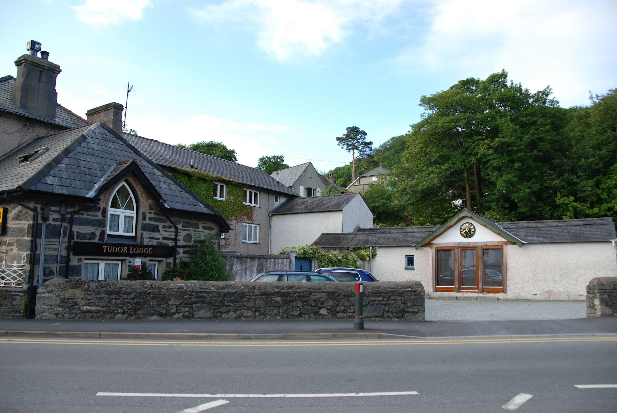 Tudor Lodge Porthmadog Bagian luar foto