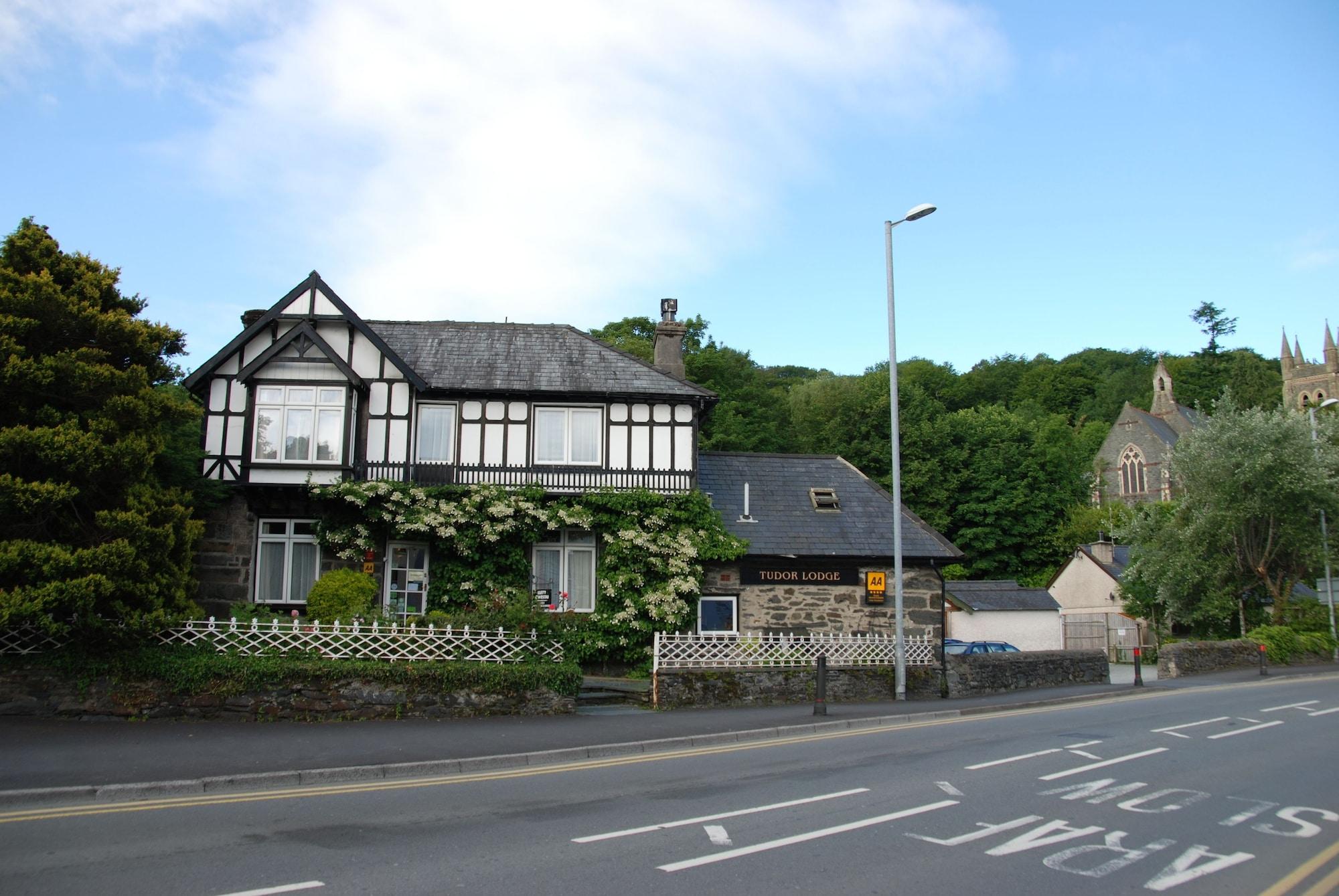 Tudor Lodge Porthmadog Bagian luar foto